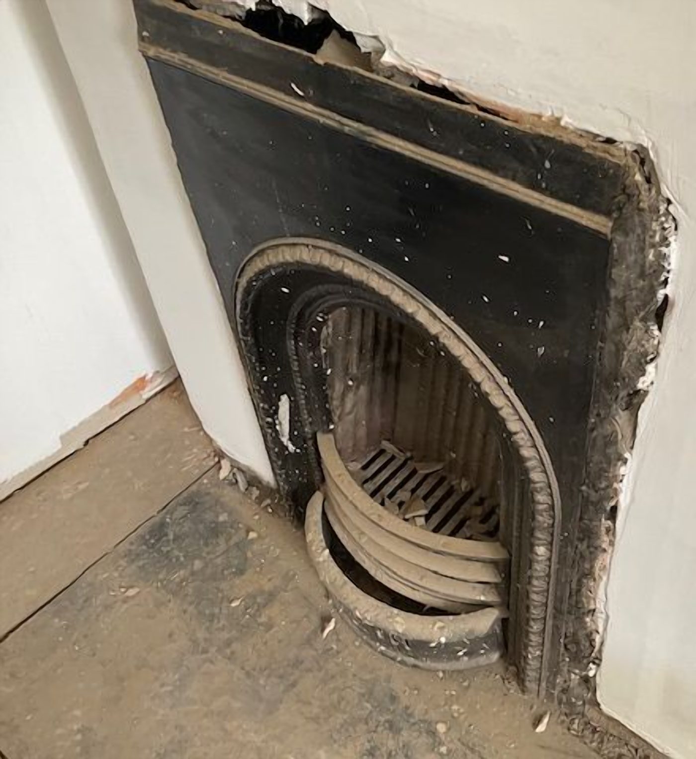 Before: the original Victorian cast iron insert in the bare chimney breast