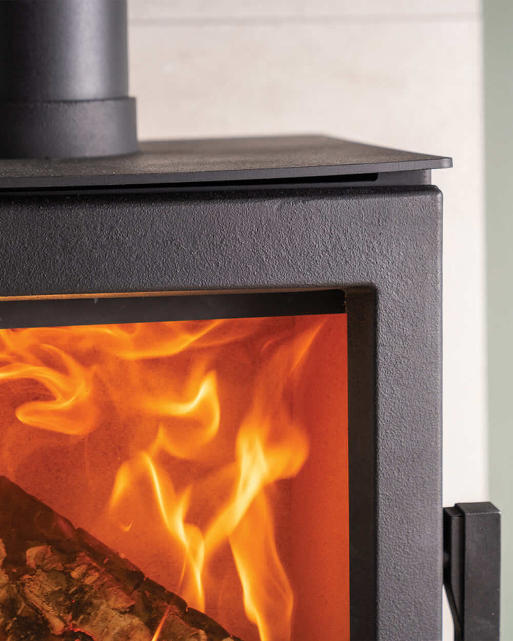 Close-up of the flames through the Fire FX Echo 5 window